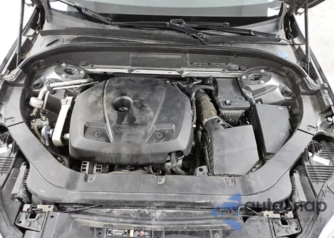 2018 Volvo Xc60 T6 Momentum z USA, uszkodzony, nr VIN YV4A22RK2J1001576